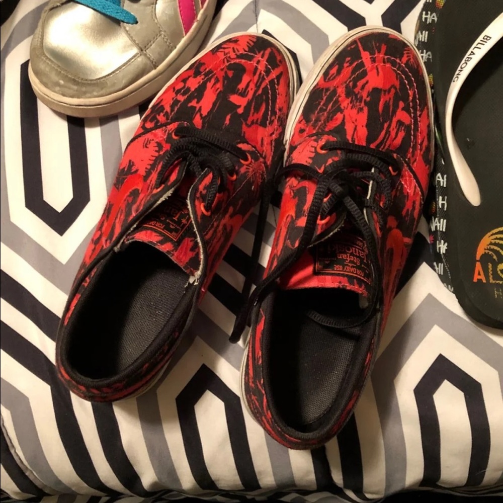 Red and black Janoskis nike